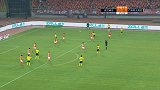 第26分钟广州恒大淘宝球员杨立瑜(U23)射门