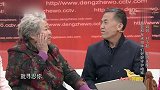 大叔寻母56年，打开后大叔亲吻妈妈照片的那一刻，哭得像个孩子
