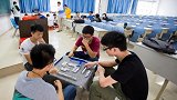 高校食堂竟设麻将室！每天人满为患，改名休闲吧，谁在害谁？