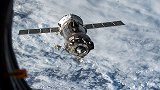 俄罗斯宇航员例行检查国际空间站发现破洞