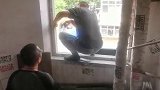 紧急寻人！石家庄 家中漏水，楼上住户却未找到。