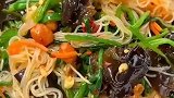 菠菜粉丝拌木耳，夏季小凉菜