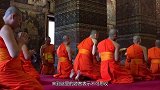 被压在巨石下的“寺庙”，400多年历史，游客：难以相信