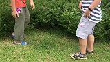 狗子快放开我,我才不给你们熊孩子玩!