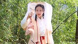 小姑娘为了吃鸡太拼了，整鸡放到西瓜里，这奇葩做法谁敢吃？