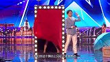 达人秀魔术表演，选手还没表演完，评委就纷纷落泪