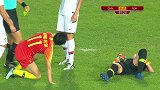 女足精神！ 杨莉娜过顶长传 王珊珊不顾危险冲击禁区