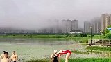 这个就是传中的“炸鱼”，大妈还是猛啊