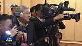 习近平会见何厚铧和崔世安