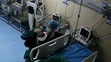 监控拍下的真实一幕：独自进手术室的孩子都经历了什么？