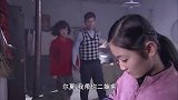 二叔孩子们在啃饽饽，媳妇却躲屋里吃烧鸡，男子看到立马发飙！