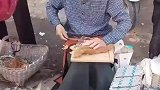 网友在农村集市上看到的，这手艺如今很少见了，快失传了
