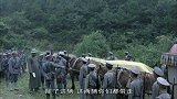 老项带着红军战士和鲁耀轩部下完成交易，没想到战士们却选择了另外的路离开