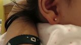 小朋友终于不哭了，带上耳钉好漂亮啊，好好看啊哈哈1