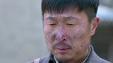 女护士被团长大吼，刚要生气，不料下一秒看到这瞬间笑了起来