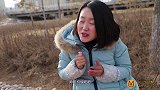 辣片买一送一，小伙以为送巨型辣片，没想是袖珍超小辣条