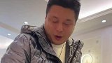 丈夫每次都把钱上交给老婆