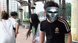 一群路人被我的帅气吓跑了