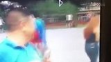 真的热情还是啥？西班牙美女记者街头遭球迷强吻