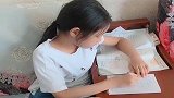 爸爸就这样宠他的小情人，女儿都已经13岁了，还要帮她剪脚趾甲