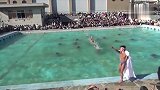 花游游泳x冰雪奇缘！日本男生中二演绎水上芭蕾 全程高能