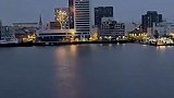 博德闪耀球迷凌晨2点在热刺酒店外放烟花