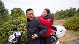 男子坐摩的，美女司机怕被占便宜，看小伙出的损招，太逗了