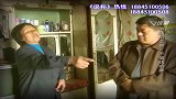 两个儿媳贪图公公的土地，却不愿赡养他，公公在一旁默不作声