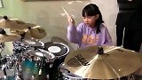 妞妞架子鼓演奏，一曲终了还问没啦怎么那么可爱啊！