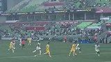 现场实拍林良铭下半场开场险些破门