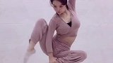 居家美女瑜伽表演，太有艺术感！