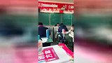 上课主动交手机被老师夸懂事，老师却不知背后的一面！