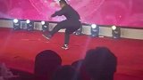 大舅子在妹妹婚礼上展示醉拳