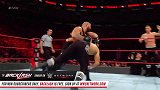WWE：痛苦大师碾压当地摔跤手，裁判都看不下去了