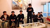 时代少年团导演吃桌子警告丁程鑫拍一下他啃桌子