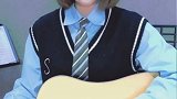 小姐姐不光唱歌好听，吉他也弹这么好