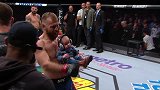 UFC-18年-牛仔速胜 赛后抱爱子入场露出满满父爱-花絮