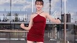 青春美少女广场尬舞，舞姿精彩好看，值得赞