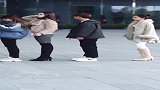 美女你是月老么，专门帮人牵红线的？