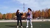 送女朋友上学看到的，她俩这是干啥呢咱也不敢问