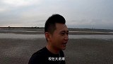 虎子趁着大潮到海边赶海，生蚝区藏着不少好货，一路抓真过瘾