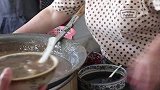 开封排名前三的胡辣汤，天天顾客爆满，顾客都排队到马路边