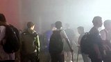 男子花了六个小时爬到泰山山顶