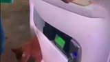 这个娃娃机厉害啊，抓个玩偶结果出来个活的