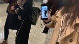 粉丝送郭敬明礼物啦
