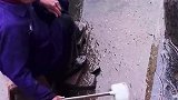 古有姜子牙钓鱼，现有大娘待鱼