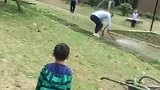 一根有想法的水管，没想到最后被男人暗算，太搞笑了！