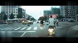 街头上演“三杀”式车祸，你离超神只差两米！