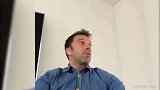 球员的自我修养！当皮耶罗直播时儿子扔球捣乱 这反应打几分？