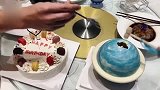 广东男子生日朋友送来特制蛋糕，敲开发现惊喜一幕，结局神反转